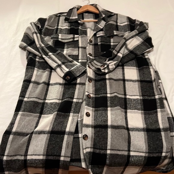 MID CALF LENGTH PLAID FLANNEL SHACKET. BUTTON FRONT. - Picture 1 of 2